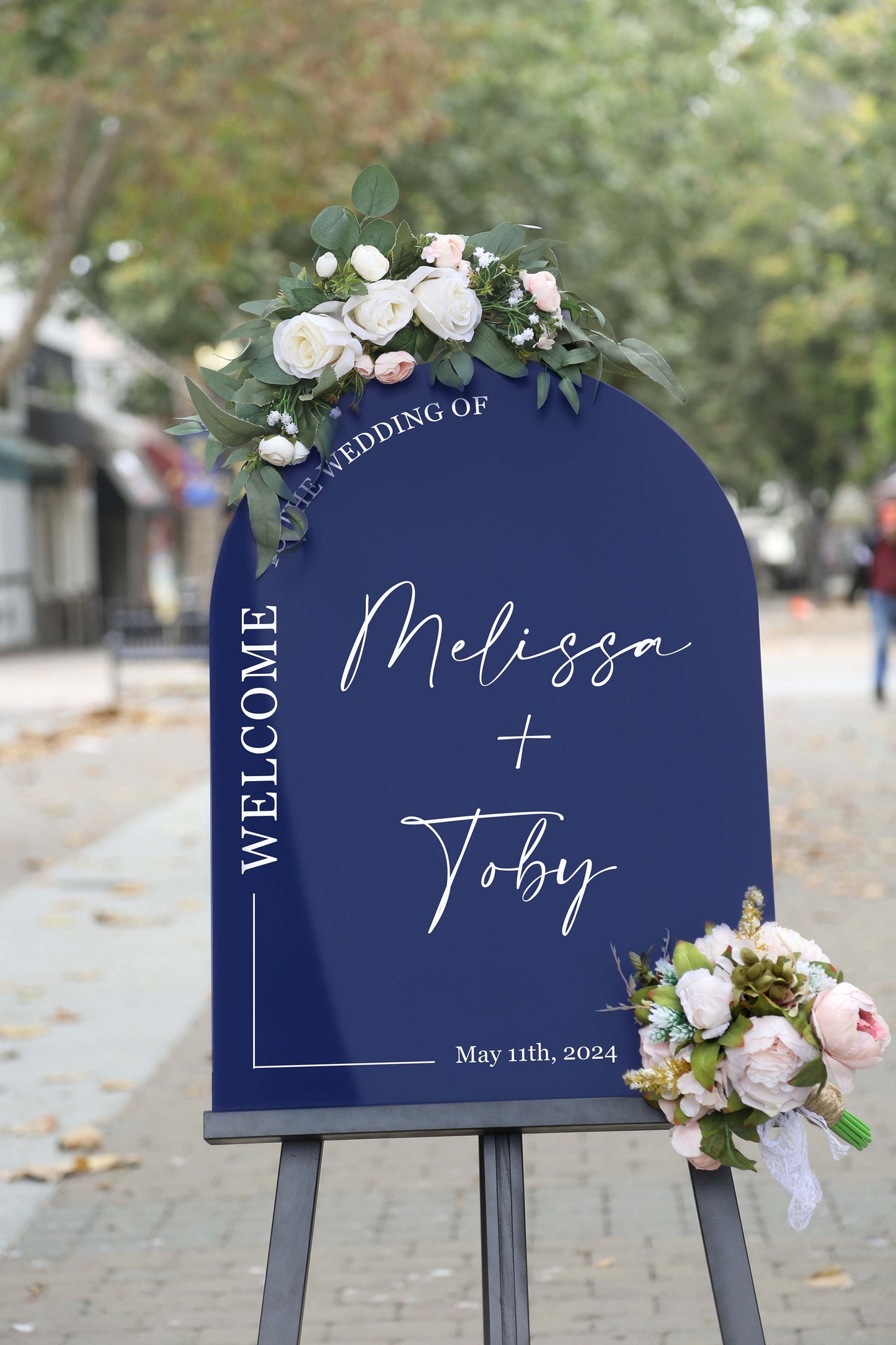 Personalized Arched Acrylic Wedding Welcome Sign (Design 1) - Modern Wedding Venue Entrance Engagement Bridal Shower Party Signage Display