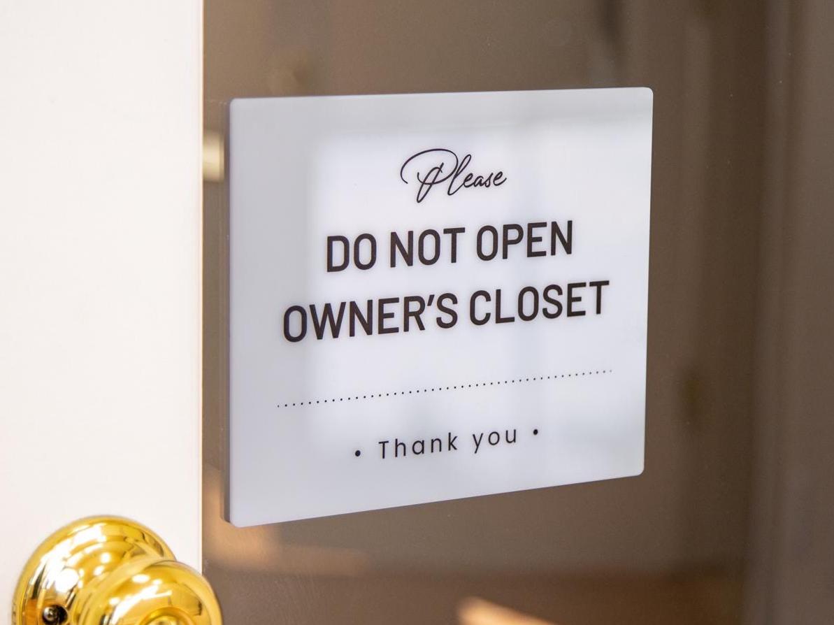 Do Not Open Owners Closet Acrylic Courtesy Sign - 6.5 x 7.75" For Vacation Rentals Airbnb VRBO Hosts Privacy Do Not Enter in Various Colors